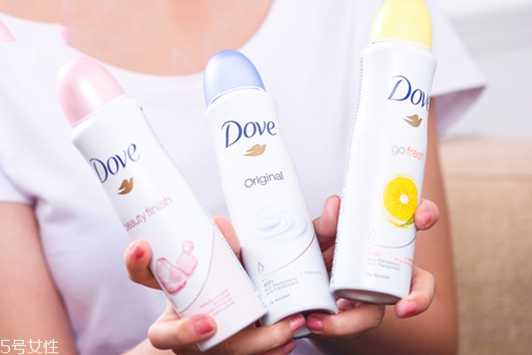 止汗噴霧和走珠哪個好？噴霧方便操作適合懶人