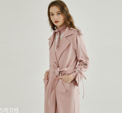 如何挑選風(fēng)衣？這些款式穿10年不過時