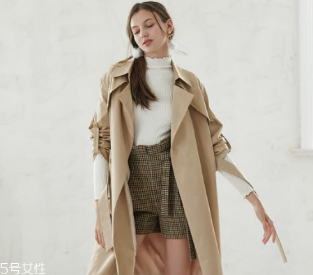 如何挑選風(fēng)衣？這些款式穿10年不過時