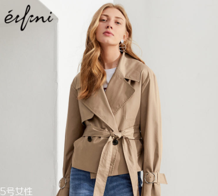 如何挑選風(fēng)衣？這些款式穿10年不過時