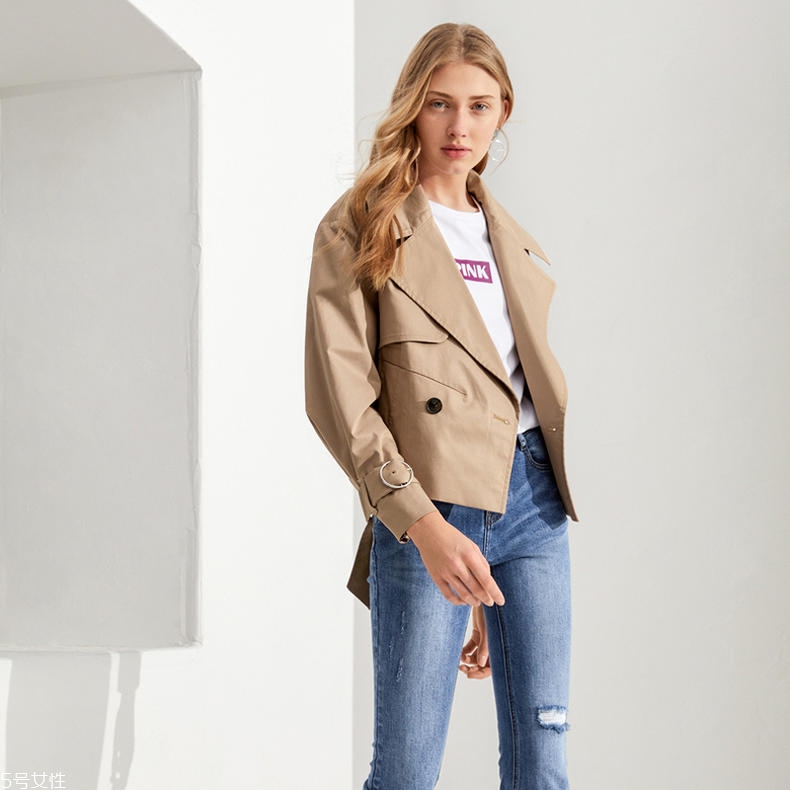 如何挑選風(fēng)衣？這些款式穿10年不過時