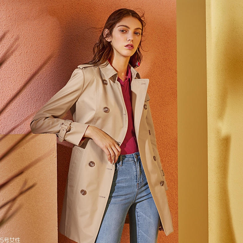 如何挑選風(fēng)衣？這些款式穿10年不過時