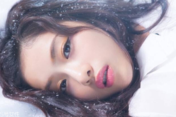 熱門(mén)面部修容圖解 這么化妝視覺(jué)上瘦5kg