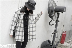 襯衫里面可以穿t恤嗎？淺色t恤可以穿