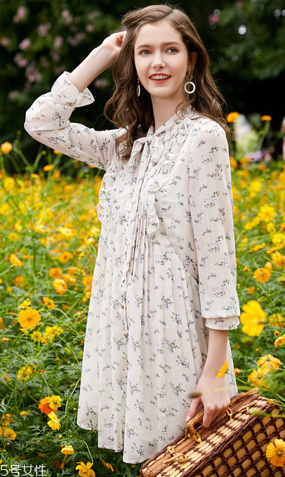 2022春夏流行什么連衣裙 沒(méi)錢也要屯貨的必買連衣裙