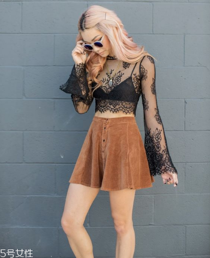 黑色蕾絲上衣怎么搭配？拒絕庸俗裝扮