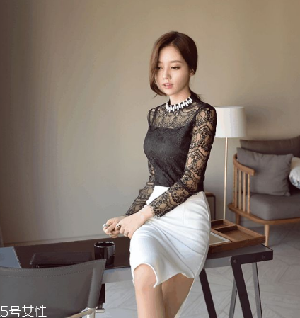 黑色蕾絲上衣怎么搭配？拒絕庸俗裝扮