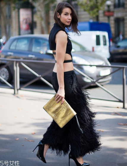 露臍上衣配什么褲子？春夏美出新高度