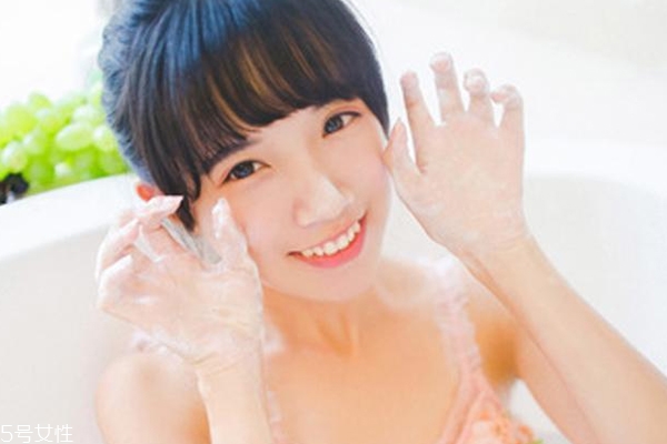 護膚品套裝好還是單品好？護膚小白成套用好處多