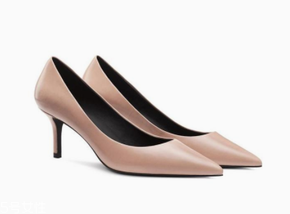 腿短粗適合穿什么鞋子？尖頭高跟鞋氣場兩米八