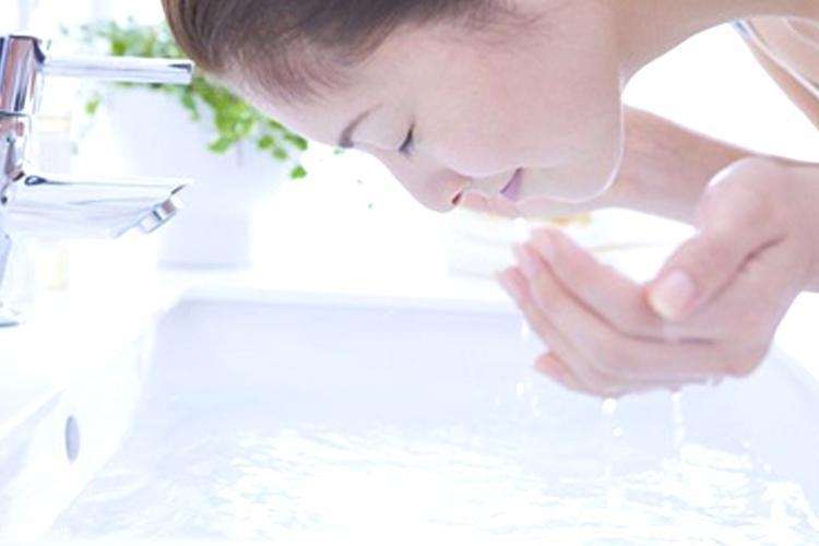 為什么油皮會變成干皮？三個油皮護膚誤區(qū)