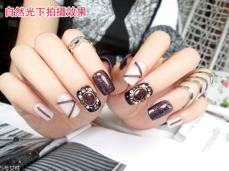 紅色跳色美甲圖片大全 熱辣氣質(zhì)范的跳色美甲 紅色跳色美甲圖片大全 熱辣氣質(zhì)范的跳色美甲