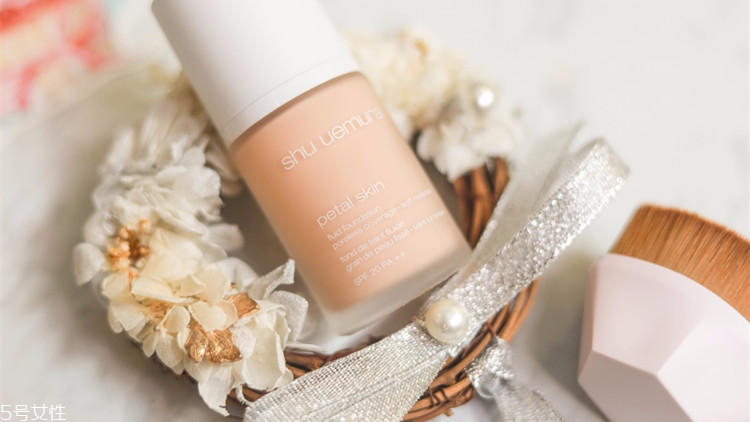 底妝用氣墊還是粉底液？日常妝通勤妝氣墊最實用