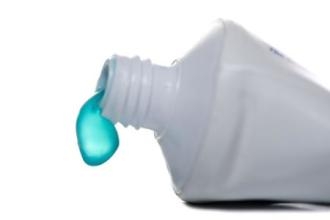 牙膏能去黑頭嗎 牙膏去黑頭的注意事項 牙膏能去黑頭嗎 牙膏去黑頭的注意事項