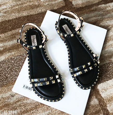 涼鞋上的黑印怎么去掉？這樣就能輕松去除