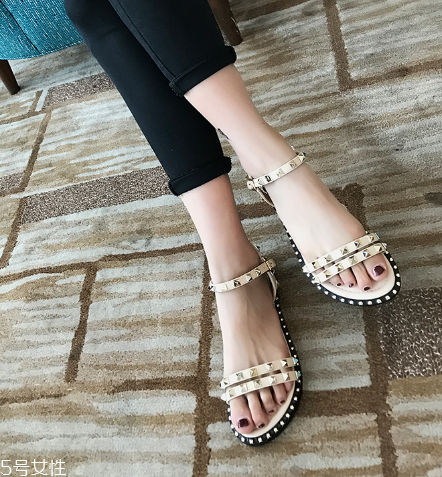 涼鞋打滑怎么辦？學(xué)會(huì)防滑小妙招