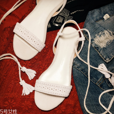 涼鞋跟掉漆了怎么辦？鞋跟掉漆這樣做