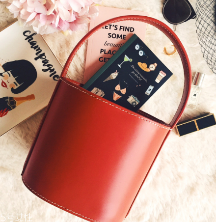 staud哪里有專柜？街頭爆款水桶包