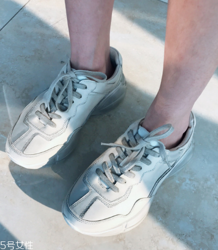gucci老爹鞋有女款嗎？明星們?nèi)耸忠浑p