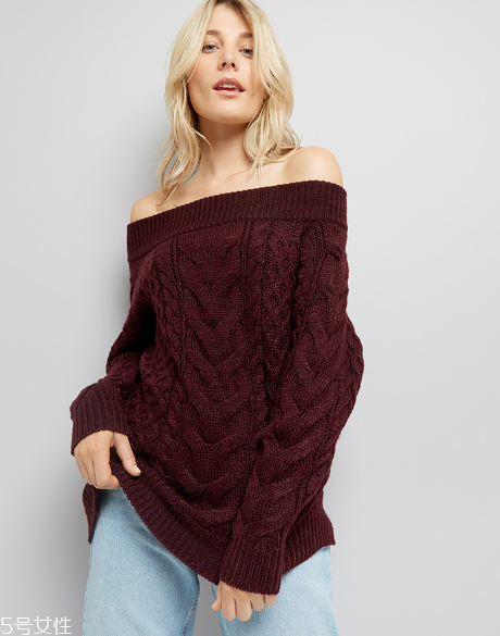 露肩上衣怎么搭配？屬于春天的小性感