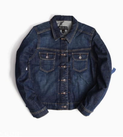 2022流行什么樣的牛仔外套？這8款最酷最百搭