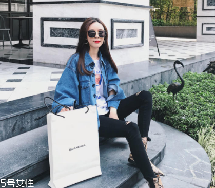 2022流行什么樣的牛仔外套？這8款最酷最百搭