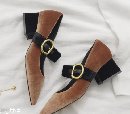 2022春夏流行穿什么中跟鞋？三種款式優(yōu)雅不累腳