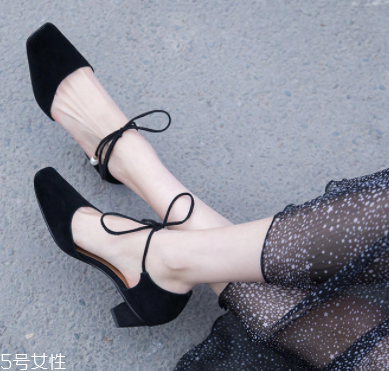 2022春夏流行穿什么中跟鞋？三種款式優(yōu)雅不累腳