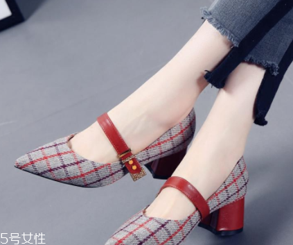 2022春夏流行穿什么中跟鞋？三種款式優(yōu)雅不累腳