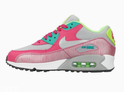 2022春夏流行穿什么中跟鞋？三種款式優(yōu)雅不累腳