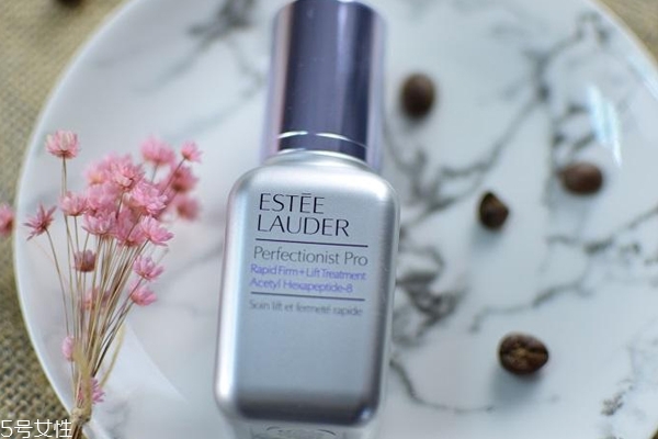 雅詩蘭黛線雕精華適合熟齡肌嗎？