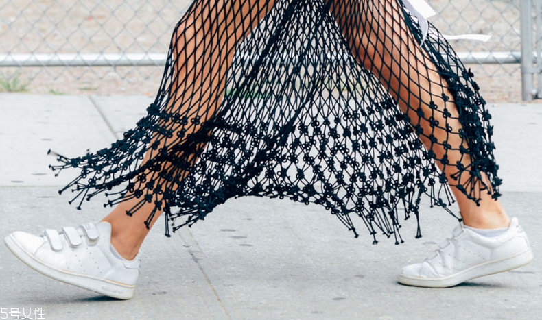 女式春夏運(yùn)動鞋怎么挑？三種款式好搭又顯高