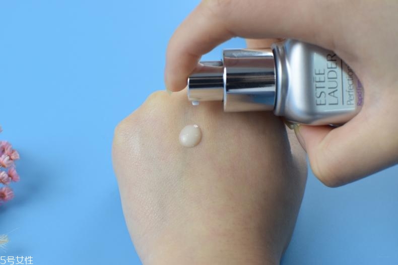 雅詩蘭黛線雕精華有用嗎？拯救表情紋