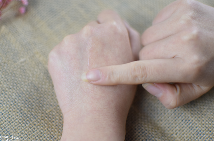 雅詩(shī)蘭黛線雕精華適合熟齡肌嗎？