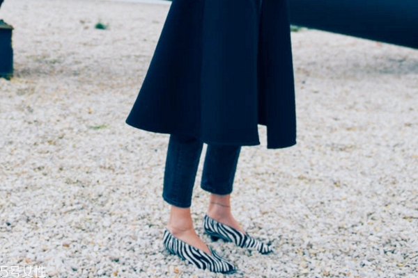 2022春夏流行穿什么中跟鞋？三種款式優(yōu)雅不累腳