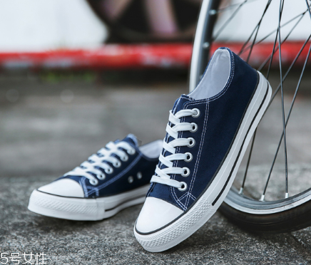 帆布鞋可以放烘干機嗎？帆布鞋最好自然風干