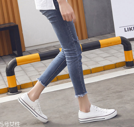 帆布鞋要穿襪子嗎？最好是穿襪子