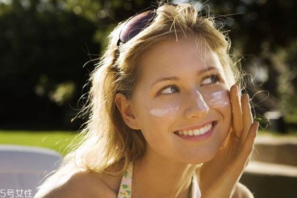 春季干皮用什么防曬霜？三款水潤輕薄防曬霜推薦