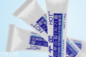 阿達帕林凝膠含激素嗎？