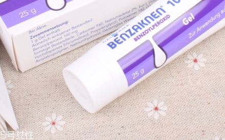 班賽和達(dá)芙文哪個(gè)好？去痘痘的好幫手