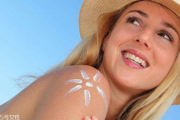 混合皮用什么防曬好？無油防曬霜有哪些？