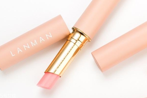 潤(rùn)唇膏能用來(lái)卸妝嗎？卸不干凈傷害皮膚