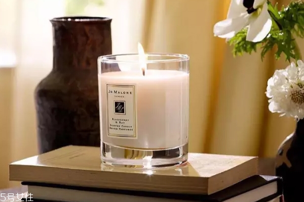 香薰蠟燭可以護(hù)膚嗎？燭油冷卻后能按摩肌膚