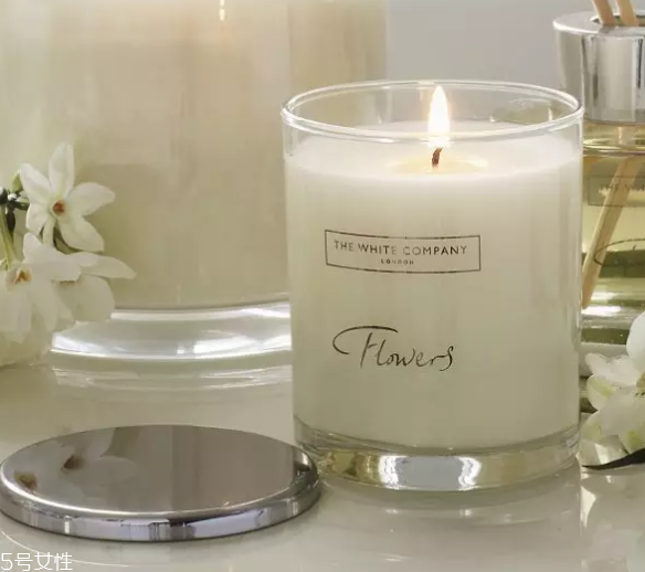 香薰蠟燭可以護(hù)膚嗎？燭油冷卻后能按摩肌膚