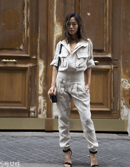 工裝連體褲怎么搭配？自帶摩登風(fēng)采