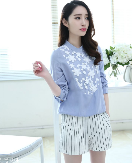 2022流行什么襯衫？美麗大方的春日女神