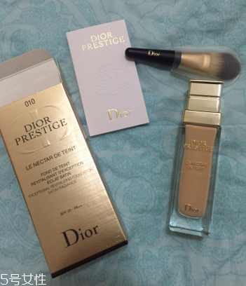 迪奧花蜜010粉底好用嗎？白得十分自然