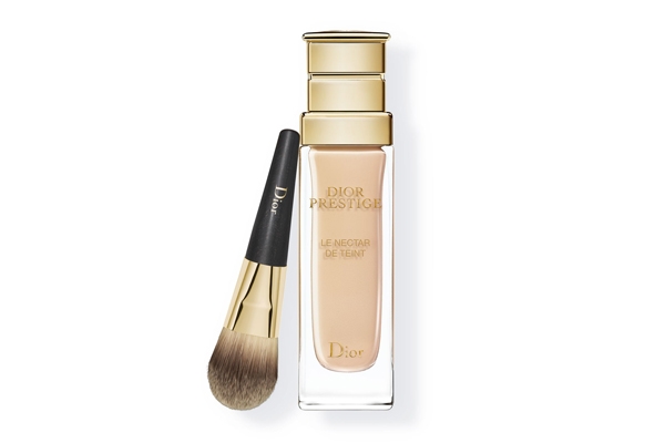 迪奧花蜜010粉底好用嗎？白得十分自然