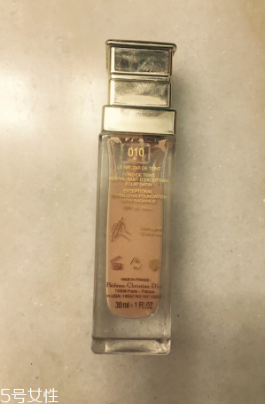 迪奧花蜜粉底液好用嗎？霧面美顏效果