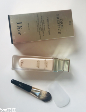 迪奧花蜜粉底液適合膚質(zhì) 干皮或者混干皮很適用 迪奧花蜜粉底液適合膚質(zhì) 干皮或者混干皮很適用